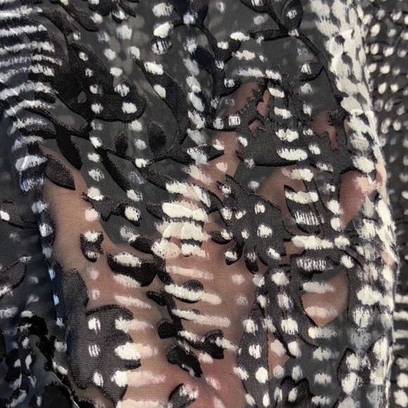 Chico's Women ButtonUp Long Sleeve Velvet Burnout Silk Shirt Sz 2 = USL/12 Party - Picture 10 of 15